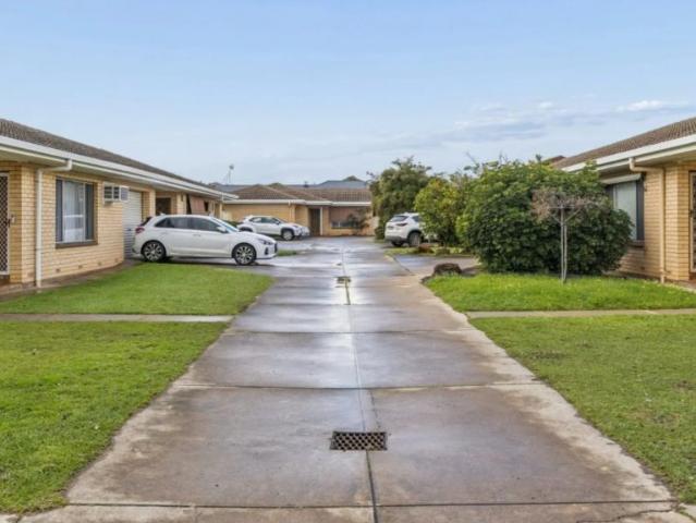 Spacious, Low Maintenance Living in the Heart of Daw Park