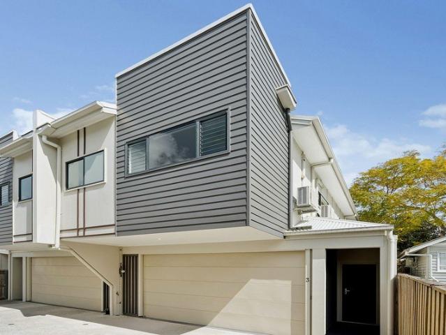 Spacious Low maintenance Town Home in Small Complex