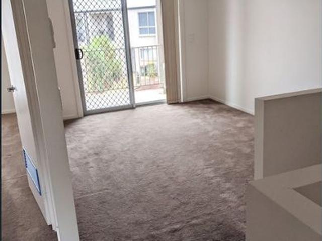 Spacious Low Maintenance Townhouse in Secure Parafield Gardens Complex