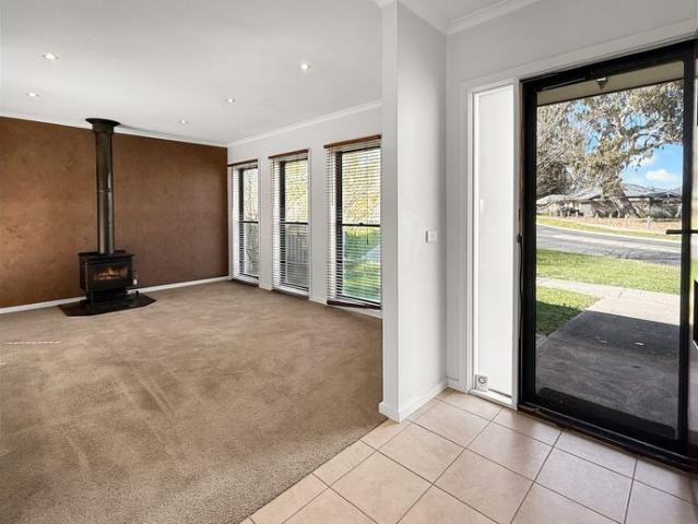 Spacious, Low Maintenance Townhouse