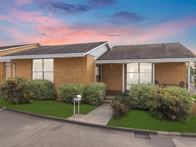 Spacious & Low Maintenance Unit with Outdoor Entertaining