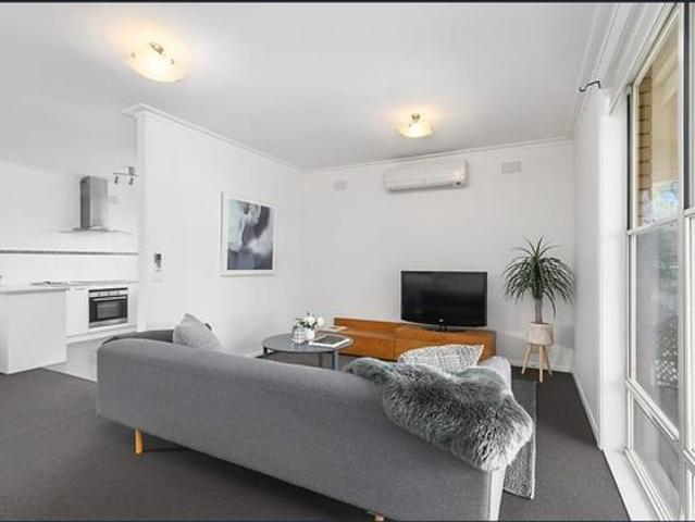 Spacious & Low Maintenance Unit with Outdoor Entertaining