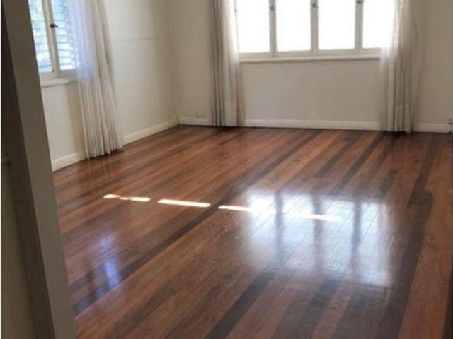 Spacious Low Set Family Home in a Convenient Tarragindi Location