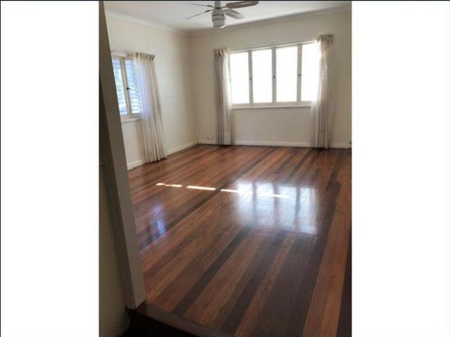 Spacious Low Set Family Home in a Convenient Tarragindi Location