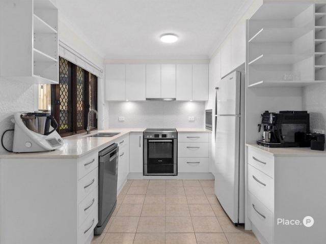SPACIOUS LOW SET LIVING WITH EXCEPTIONAL OUTDOOR ENTERTAINING