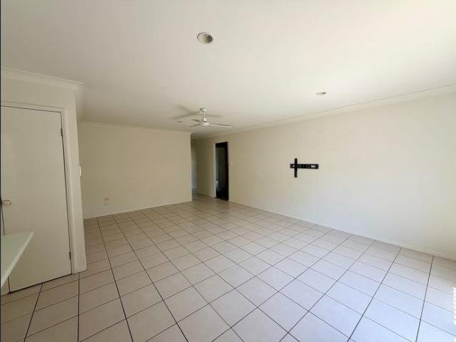 Spacious Low Set Villa with Pool Access in a Convenient Bracken Ridge Location
