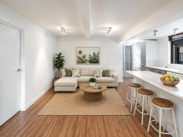 spacious lower duplex pet friendly!