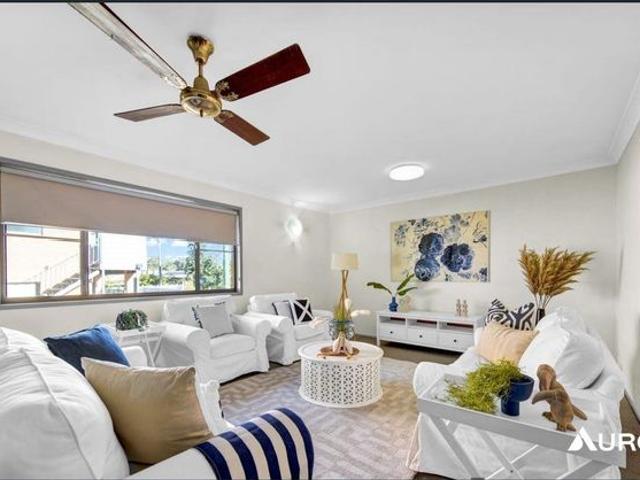 SPACIOUS LOWSET BRICK HOME!