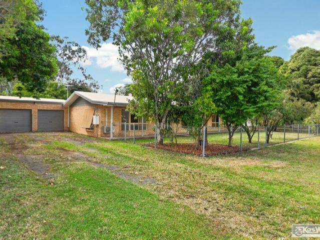 PEACEFUL SURROUNDINGS! SPACIOUS LOWSET BRICK HOME! LARGE SHED! 1 ACRE!
