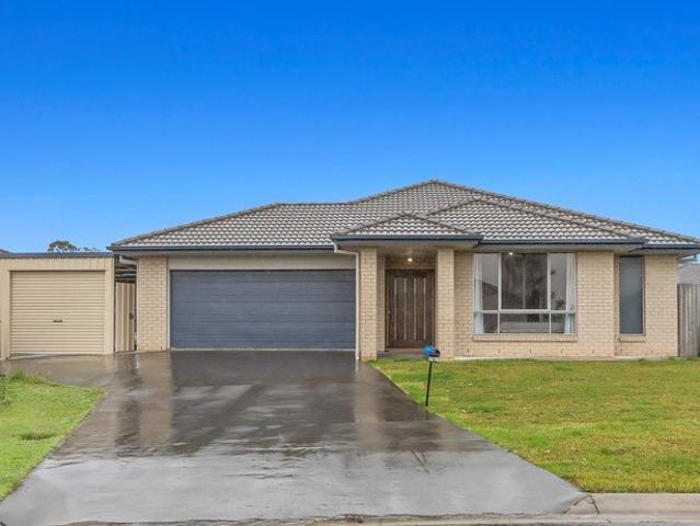 Spacious Lowset Family Living