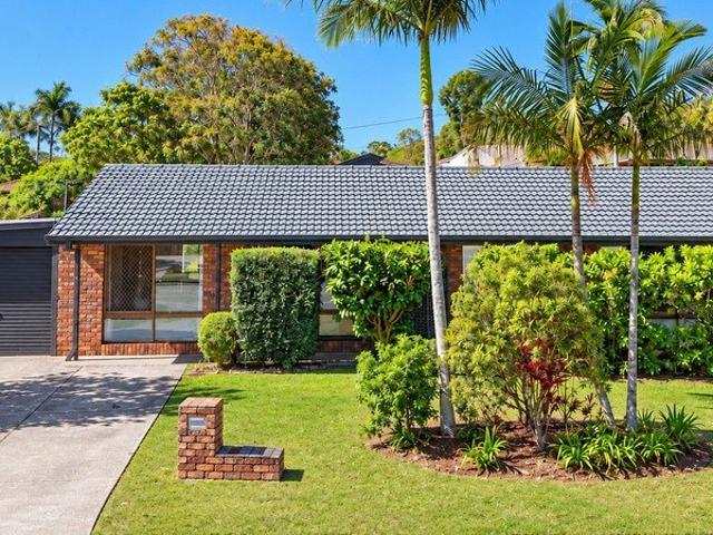 SPACIOUS LOWSET LIVING OPPOSITE PARKLAND