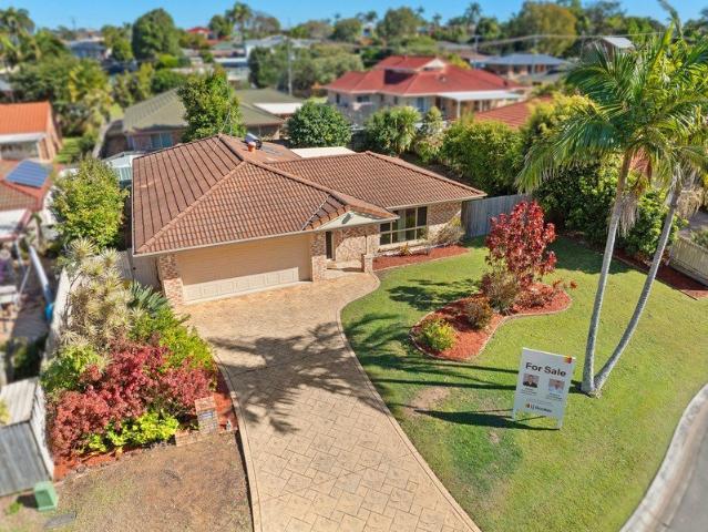 SPACIOUS LOWSET LIVING WITH A HUGE ENCLOSED PATIO + SIDE ACCESS