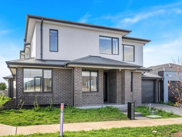 Spacious, Luxurious & Bright!