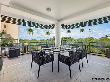 Spacious Luxurious Living with Breathtaking Harbour Views