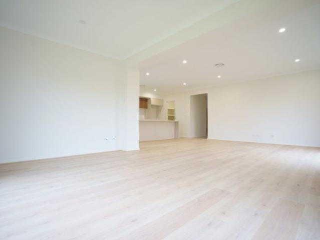Spacious & Luxury 4 Bedroom Family Home