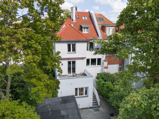 Spacious Luxury Apartment with Garden, Sauna & Designer Interior in Lichterfelde West Berlin, Berlin Amsterdam Apartments for Rent