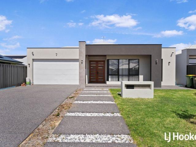 Spacious Luxury Family Living with Exceptional Entertaining