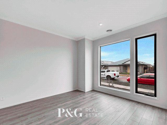 ✨ SPACIOUS & LUXURY HOME IN CLYDE NORTH! ✨