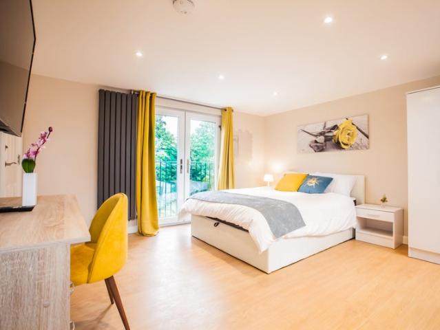 Spacious Luxury Studio in Wandsworth for couples