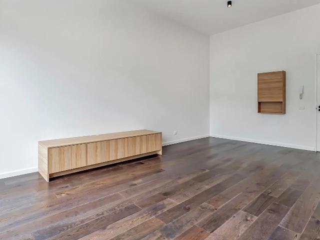 Spacious & luxe Warehouse style apartment in the heart of Woden 6 month lease only