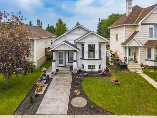 Spacious McKenzie Lake Home with Lake Access & Double Garage