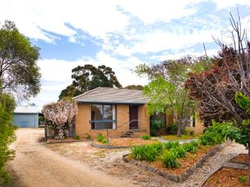 Spacious Maldon Gem on 1943m² 0.48 Acre Solid Home, studio & subdivision potential STCA