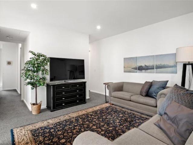 Spacious Melbourne Grand 3 Bedroom Residence with Low Owners Corporation Fees
