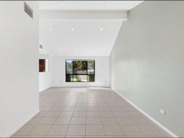 Spacious Mermaid Waters Home with Entertaining & Shed Facilities
