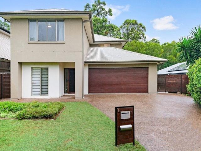 Spacious Metricon Family Home in Quiet Leafy Upper Kedron
