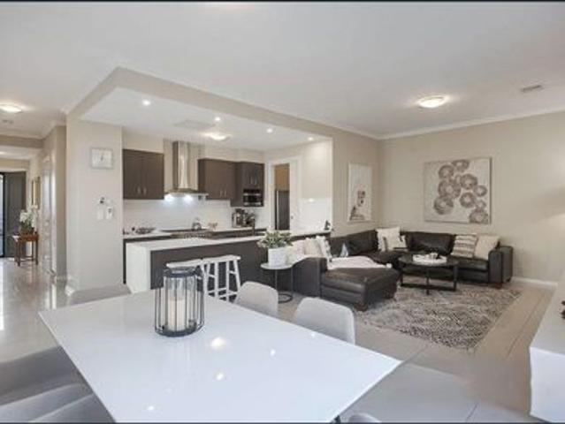 Spacious Modern 3–4 Bedroom Family Residence with Solar Heated Pool in a Prime City Fringe Location