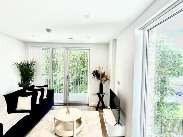 Spacious Modern 3 Bed Apartment ☺️