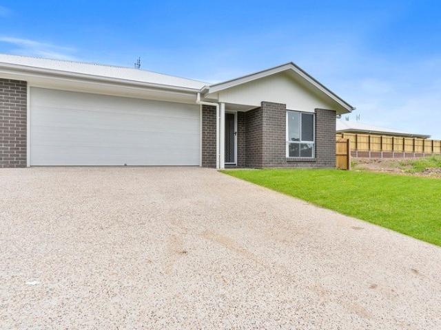 Spacious & Modern 3 Bedroom Duplex with Private Backyard