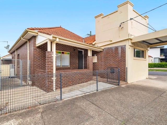 Spacious & Modern 3 Bedroom Residence in a Convenient Concord Location
