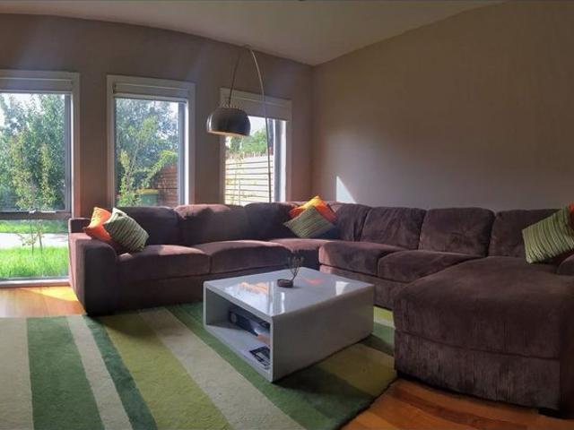 Spacious Modern 3 Bedroom Townhouse With Heating & Cooling