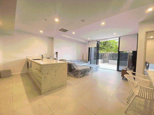 Spacious & Modern 3 Bedroom Townhouse in the Heart of Mascot