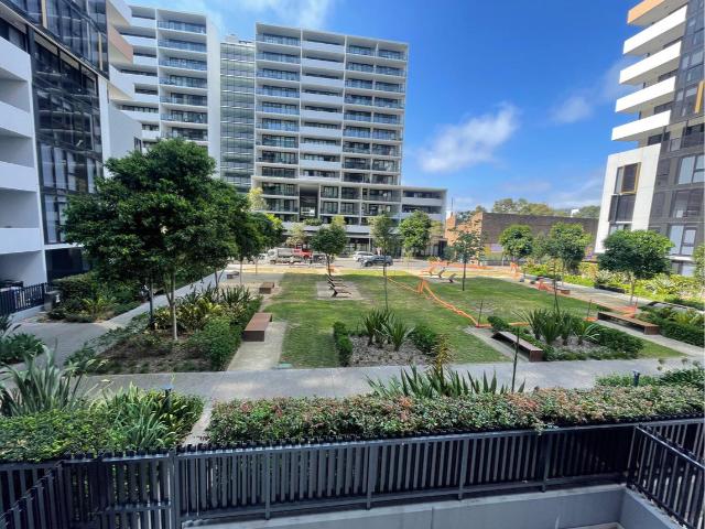 Spacious & Modern 3 Bedroom Townhouse in the Heart of Mascot