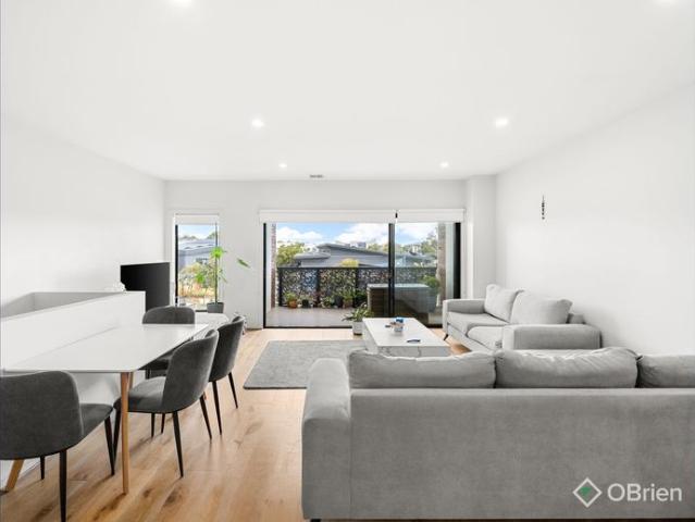 Spacious & Modern 3 Bedroom Townhouse in the Heart of Saratoga Estate!
