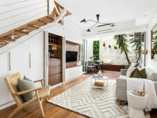 Spacious & Modern 3 Bedroom Townhouse in a Highly Convenient Locaton