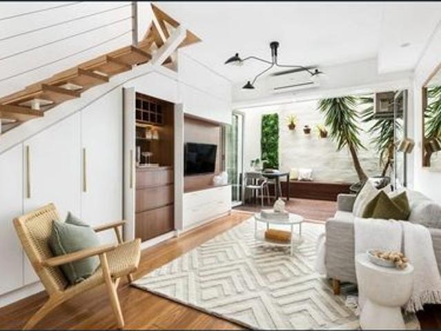 Spacious & Modern 3 Bedroom Townhouse in a Highly Convenient Locaton