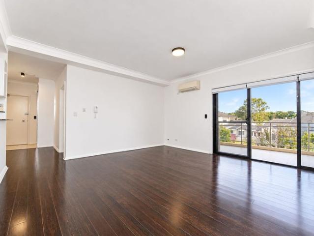 Spacious & Modern 3 Bedroom Unit in Convenient Holroyd Location