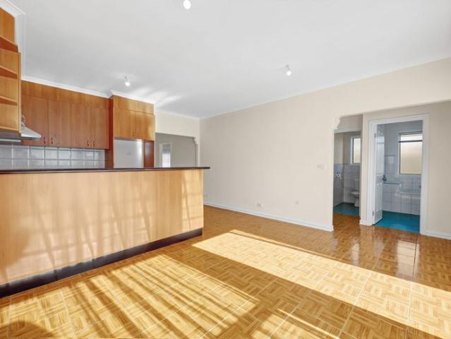 Spacious & Modern 3 Bedroom Unit in the Heart of St Albans