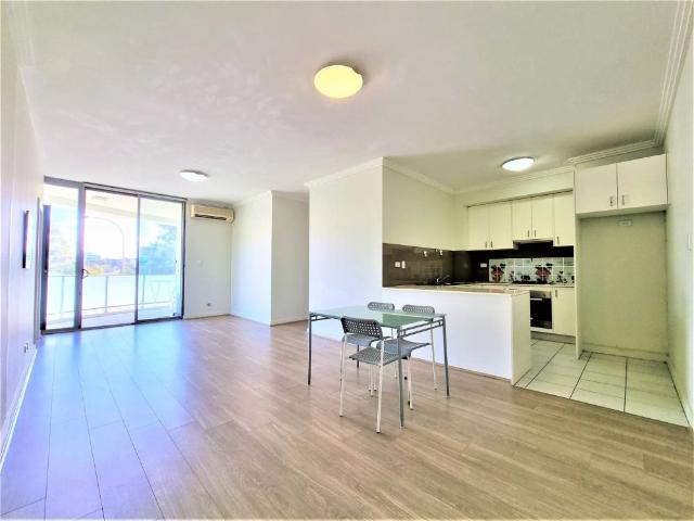 Spacious & Modern 3 Bedrooms Apartment in Prime Location