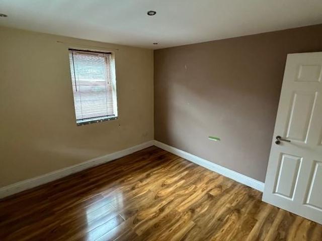 Spacious Modern 2 Bed Flat in E11 4HL