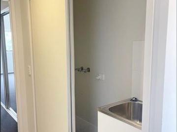Spacious & Modern 2 Bedroom Apartment in a Prime Location