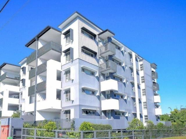 Spacious Modern 2 Bedroom Apartment in Prime Coopers Plains Location