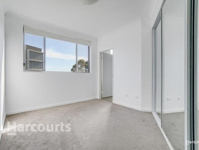 Spacious & Modern 2 Bedroom Apartment in Prime Location.