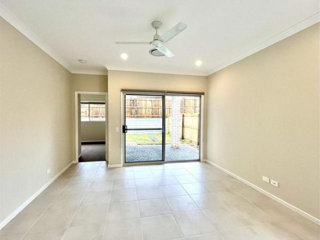 Spacious Modern 4 bedder Semi new House in fast growing suburb