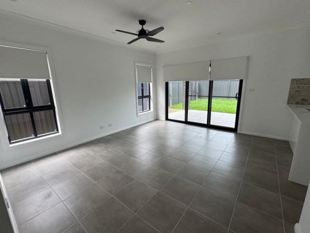 Spacious & Modern 4 Bedroom Brand New Family Home in Austral