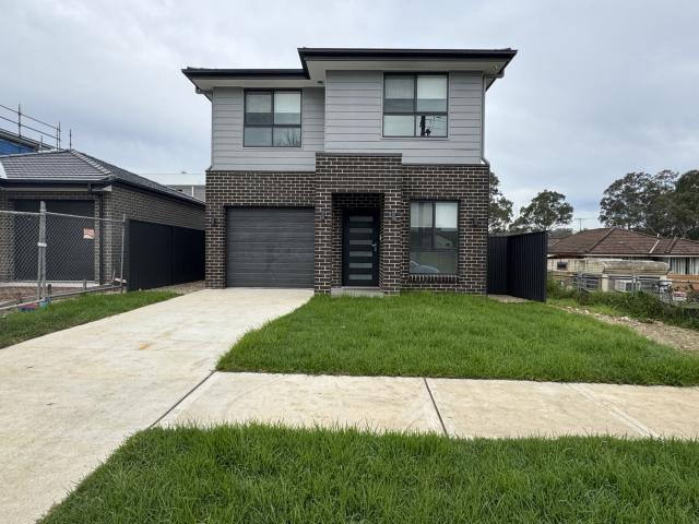 Spacious & Modern 4 Bedroom Brand New Family Home in Austral