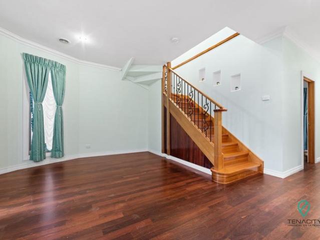 Spacious & Modern 4 Bedroom Townhouse in the Heart of Footscray